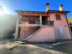 Foto Villa in vendita a Spoleto - 7 locali 250mq
