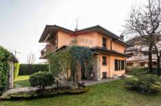 Foto Villa in vendita a Terno D'Isola - 7 locali 166mq
