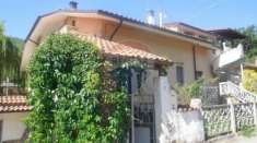Foto Villa in vendita a Tione Degli Abruzzi - 10 locali 210mq