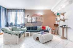Foto Villa in vendita a Vanzaghello - 5 locali 212mq