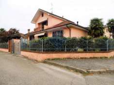 Foto Villa in vendita a Vellezzo Bellini - 4 locali 210mq