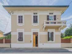 Foto Villa in vendita a Viareggio - 16 locali 412mq