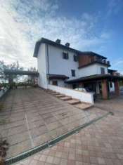 Foto Villa in vendita a Ziano Piacentino - 5 locali 300mq