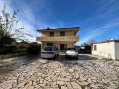 Foto Villa in Via Lago di Fogliano