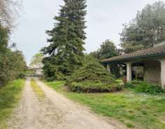 Foto Villa indipendente con ampio giardino privato