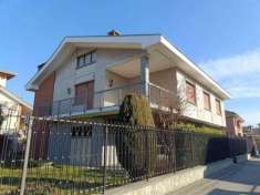Foto Villa indipendente con giardino privato