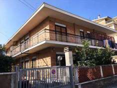 Foto Villa o villino in Vendita, 110 mq (Pomezia)