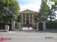 Foto Villa o villino in Vendita, 490 mq (Cherasco)