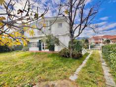 Foto Villa o villino in Vendita, pi di 6 Locali, 220 mq (Bruino)