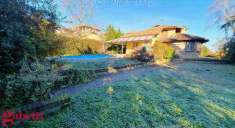 Foto Villa o villino in Vendita, pi di 6 Locali, 238 mq (Roddi)