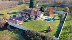 Foto Villa o villino in Vendita, pi di 6 Locali, 250 mq (La Morra)