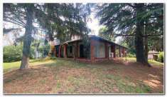 Foto Villa o villino in Vendita, pi di 6 Locali, 330 mq (Ozzero)