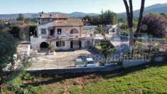 Foto Villa o villino in Vendita, pi di 6 Locali, 331 mq (Marino)