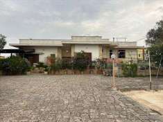 Foto Villa o villino in Vendita, pi� di 6 Locali, 340 mq (Grottaglie)