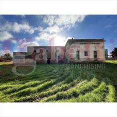 Foto Villa o villino in Vendita, pi di 6 Locali, 680 mq (Zollino)