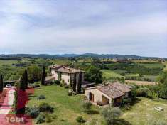 Foto Villa o villino in Vendita, pi di 6 Locali, 960 mq (Todi)