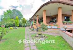 Foto Villa plurifamiliare in vendita a Aprilia