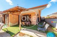 Foto Villa plurifamiliare in vendita a Ardea