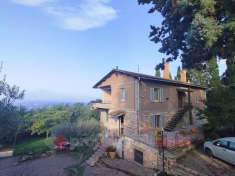 Foto Villa plurifamiliare in vendita a Assisi