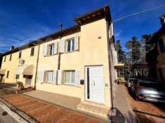 Foto Villa plurifamiliare in vendita a Bettona - 5 locali 150mq