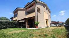 Foto Villa plurifamiliare in vendita a Bollate