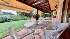 Foto Villa plurifamiliare in vendita a Lucca