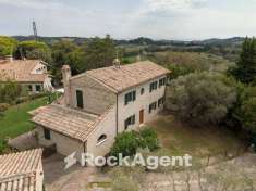 Foto Villa plurifamiliare in vendita a Pesaro