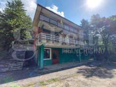 Foto Villa plurifamiliare in vendita a Pizzoli