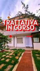 Foto Villa plurifamiliare in vendita a Pomezia