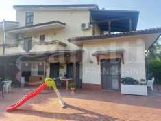 Foto Villa plurifamiliare in vendita a Settingiano