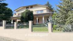 Foto Villa plurifamiliare in vendita a Tortoreto - 6 locali 755mq