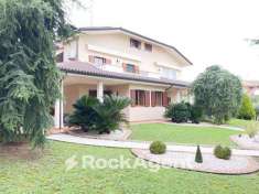 Foto Villa plurifamiliare in vendita a Tortoreto