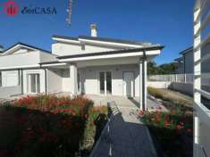 Foto Villa quadrifamiliare ad Aranova