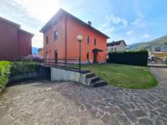 Foto Villa singola con 2 abitazioni e parco piantumato piantumato