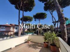 Foto VILLA SINGOLA CON AMPIO GIARDINO A LIDO DI CAMAIORE ZONA MARE