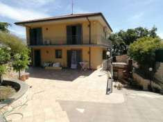 Foto Villa Singola con Giardino