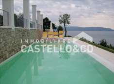 Foto Villa singola con totale vista lago