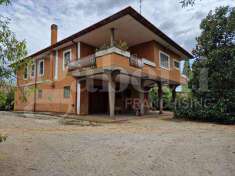 Foto Villa singola in Vendita, pi di 6 Locali, 1000 mq (Sermoneta)