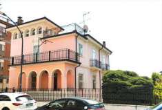 Foto Villa singola in Vendita, pi di 6 Locali, 310 mq (Avezzano)