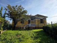 Foto VILLA SINGOLA SU DUE LIVELLI CON GIARDINO E BOX