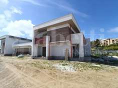 Foto Villa trifamiliare in vendita a Anzio
