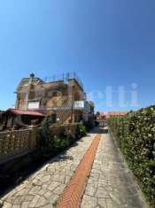 Foto Villa trifamiliare in vendita a Ardea