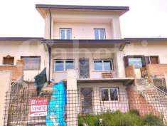 Foto Villa trifamiliare in vendita a Avezzano