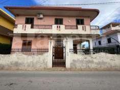 Foto Villa trifamiliare in vendita a Avola - 12 locali 450mq