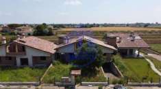 Foto Villa trifamiliare in vendita a Cesenatico - 8 locali 300mq