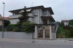 Foto Villa trifamiliare in vendita a Vallefoglia - 14 locali 500mq