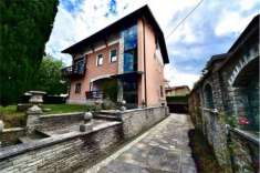 Foto Villa unifamiliare in vendita a Anzano Del Parco - 12 locali 370mq