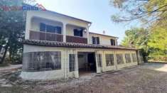 Foto Villa unifamiliare in vendita a Arcevia - 10 locali 349mq