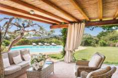 Foto Villa unifamiliare in vendita a Arzachena - 11 locali 270mq