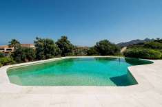 Foto Villa unifamiliare in vendita a Arzachena